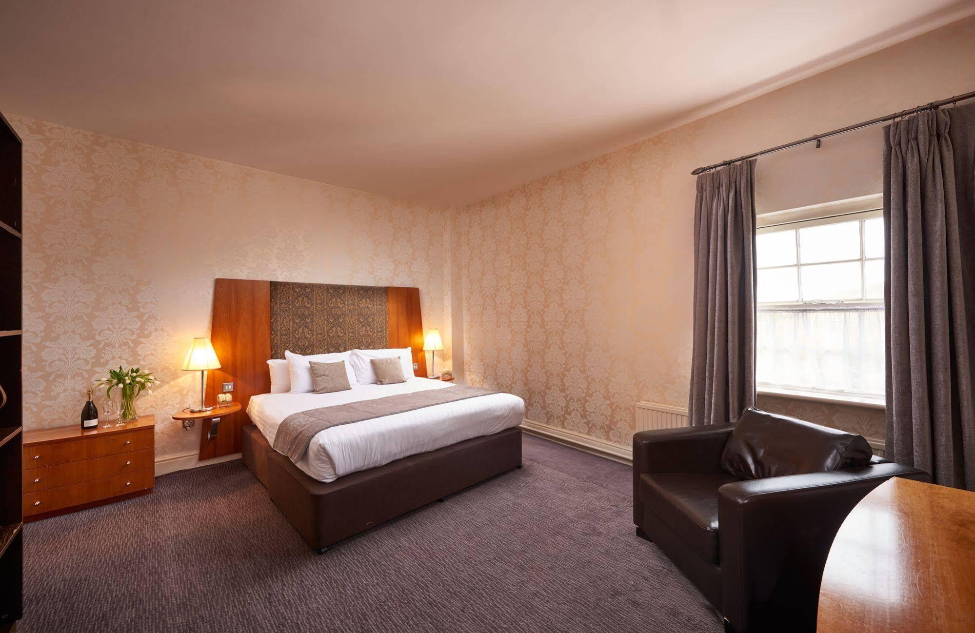 The Regency Hotel Solihull Exterior photo